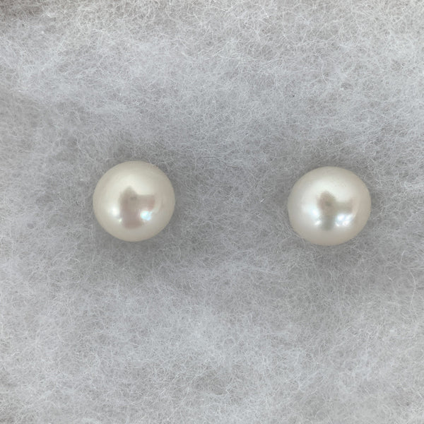 Fresh water Pearl stud earrings