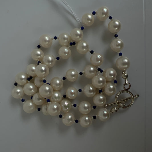 AAA freshwater pearl with lapis